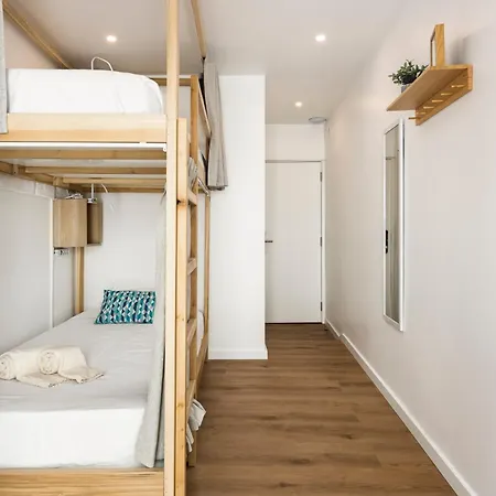 Хостел Madalena E *