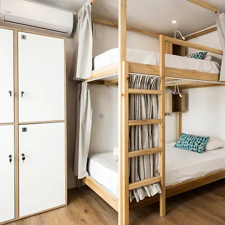 Hostel Madalena E *