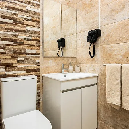 Хостел Madalena E *