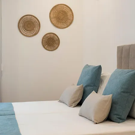 Хостел Madalena E *