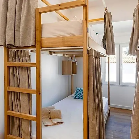 Хостел Madalena E *